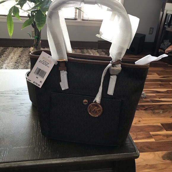 Michael Kors Jet Set Med Top Zip Button Pocket - Picture 2 of 3